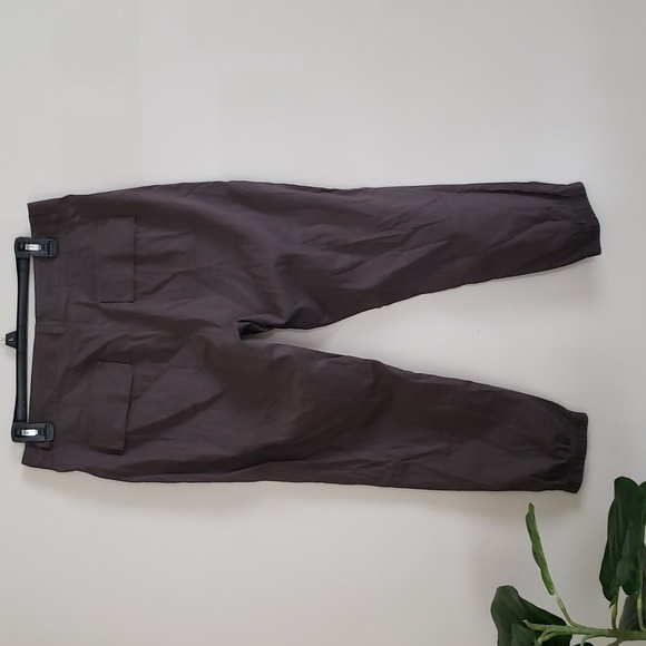 Theory gray pants elastic ankle joggers, square front pockets, back flap pockets - Picture 8 of 11